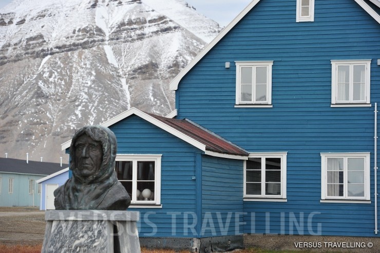 Amundsen monument in Svalbard
